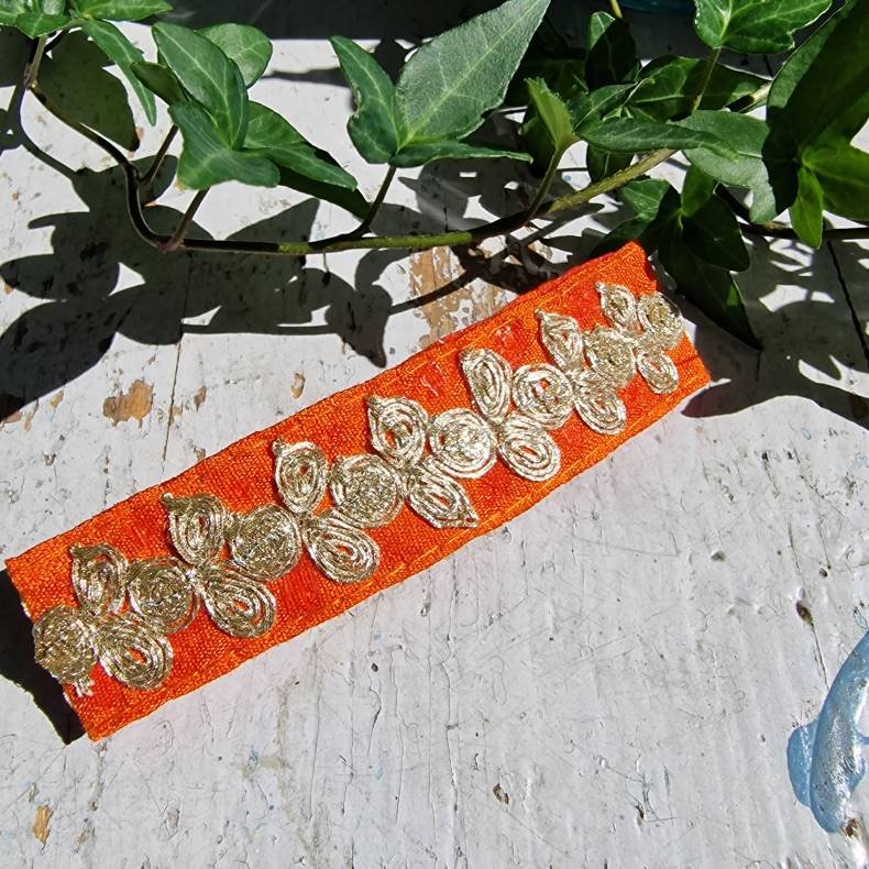 Orange hrpynt med 10 cm spnde No.34