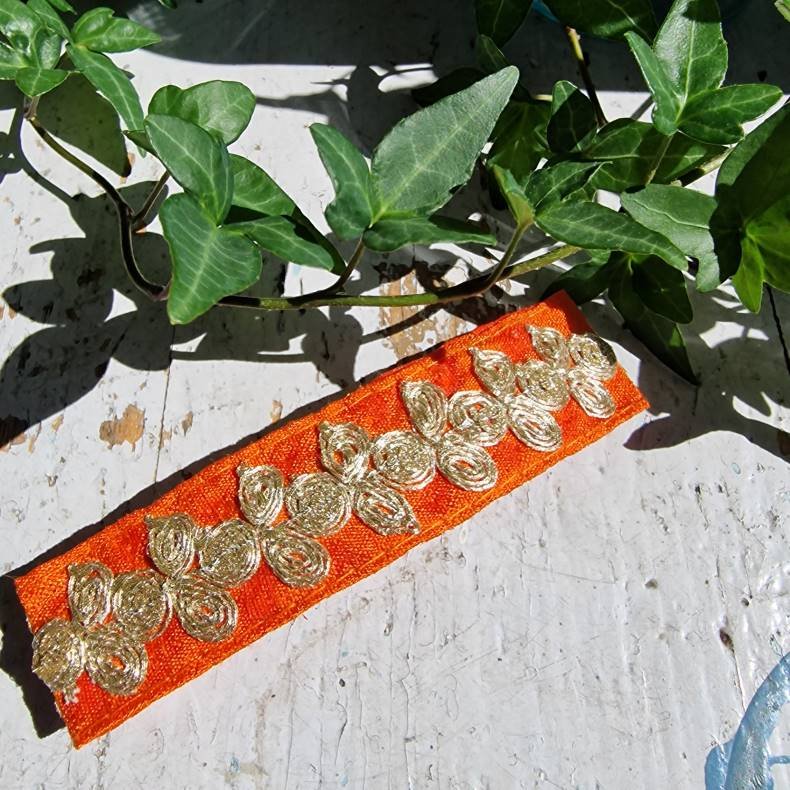 Orange hrpynt med 10 cm spnde No.34