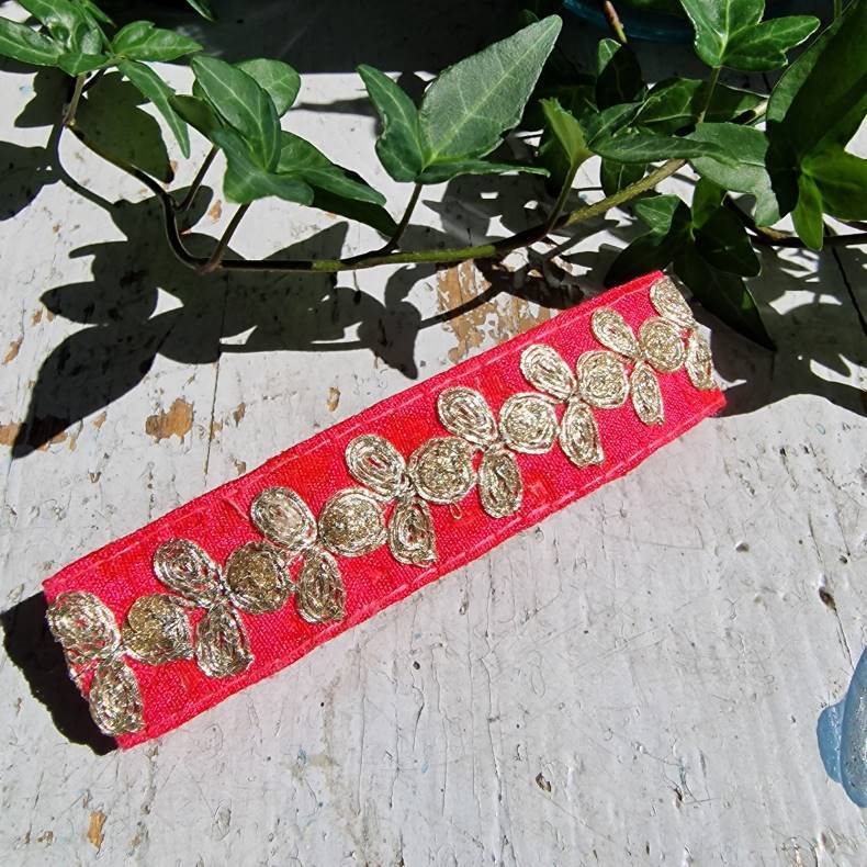 Pink hrpynt med 10 cm spnde No.11