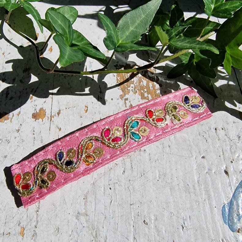 Lyserd hrpynt med 10 cm spnde No.3