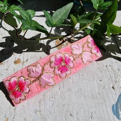 Lyserd/pink hrpynt med 10 cm spnde No.4