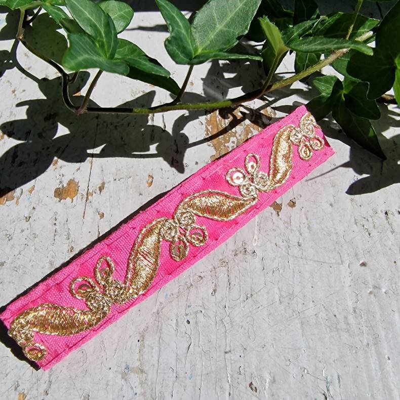 Pink hrpynt med 10 cm spnde No.15