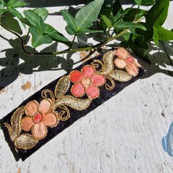 Sort hrpynt med 10 cm spnde No.81