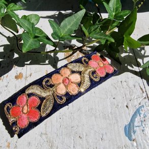 Kongebl hrpynt med 10 cm spnde No.64