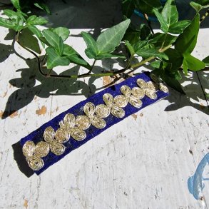 M�rk Bl� h�rpynt med 10 cm sp�nde No.65