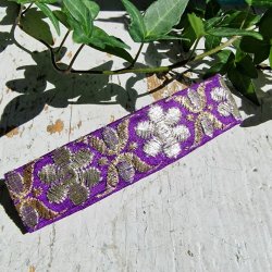 Lilla hrpynt med 10 cm spnde No.70