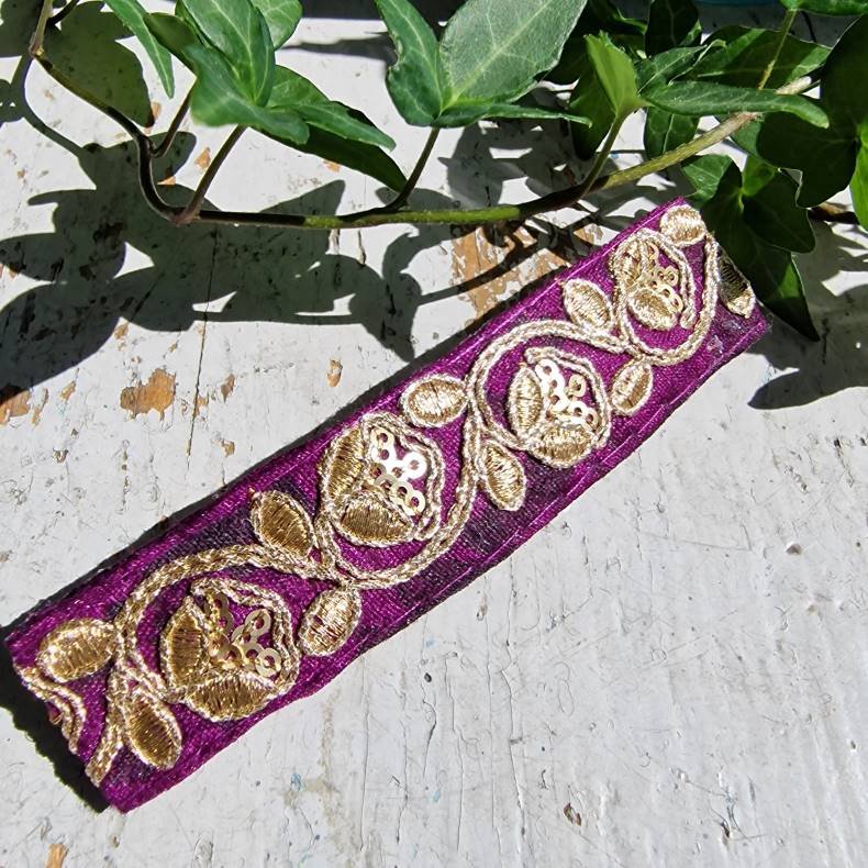 Lilla hrpynt med 10 cm spnde No.71