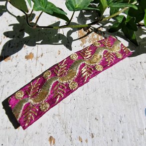 Lilla hrpynt med 10 cm spnde No.72