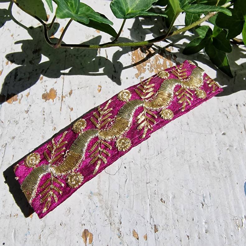 Lilla hrpynt med 10 cm spnde No.72