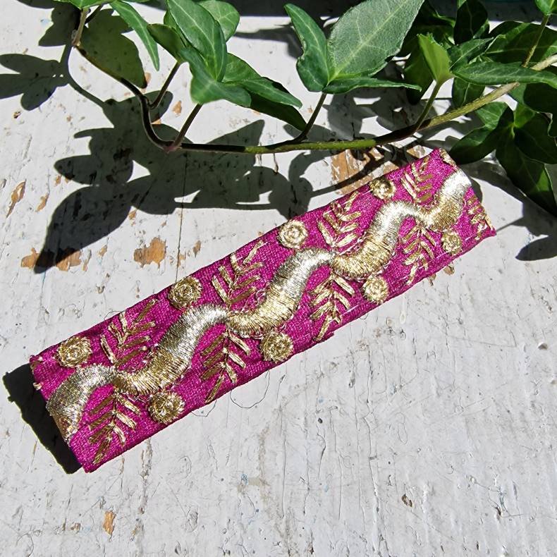 Lilla hrpynt med 10 cm spnde No.72