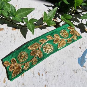 Grs Grnt hrpynt med 10 cm spnde No.55