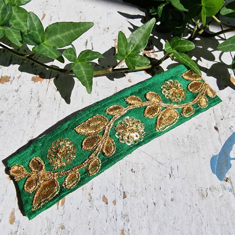 Grs Grnt hrpynt med 10 cm spnde No.55