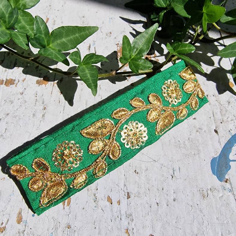 Grs Grnt hrpynt med 10 cm spnde No.55