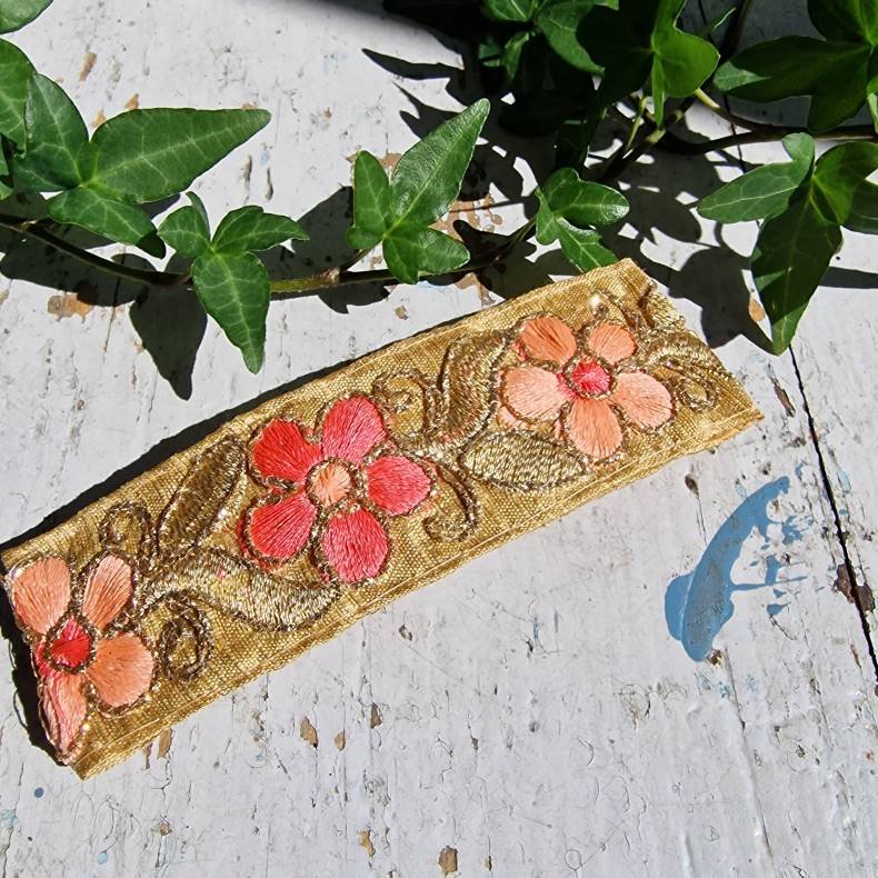 Beige hrpynt med 10 cm spnde No.88