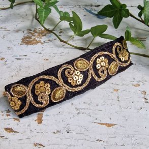 Sort hrpynt med 10 cm spnde No.82