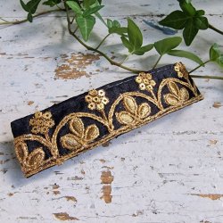 Sort hrpynt med 10 cm spnde No.83