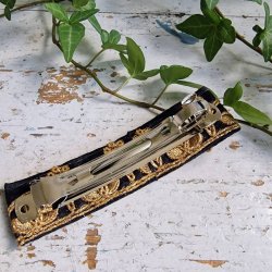 Sort hrpynt med 10 cm spnde No.83