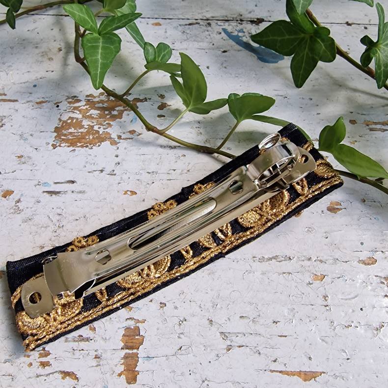 Sort hrpynt med 10 cm spnde No.83