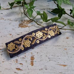 Sort hrpynt med 10 cm spnde No.84