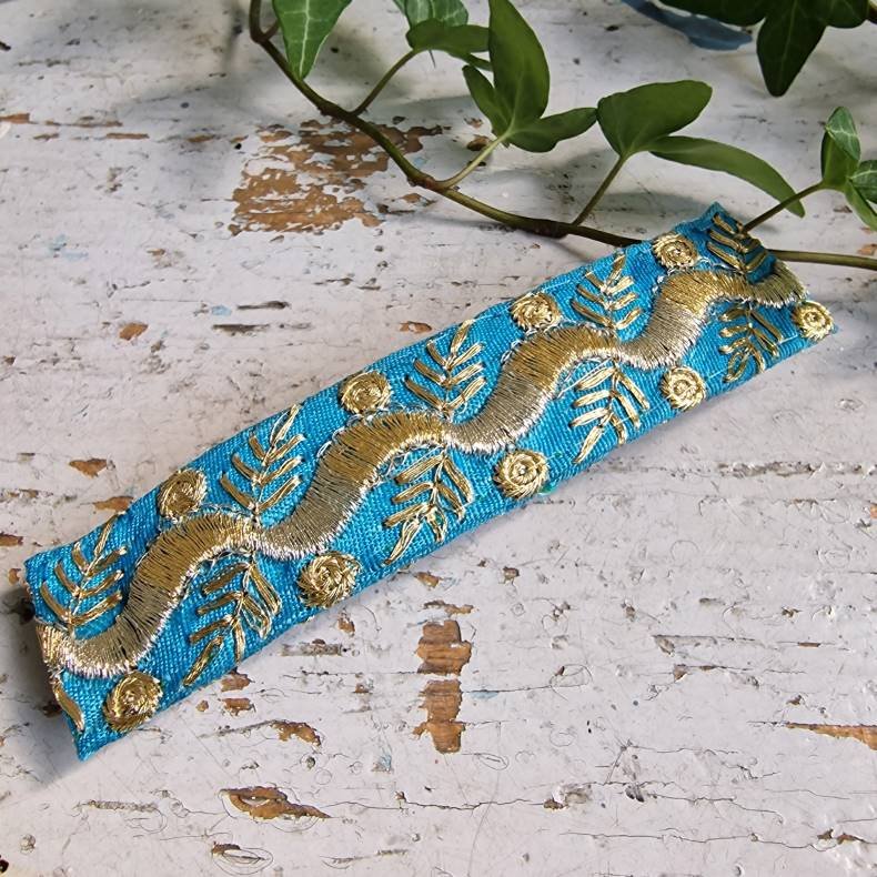 Turkis hrpynt med 10 cm spnde No. 44