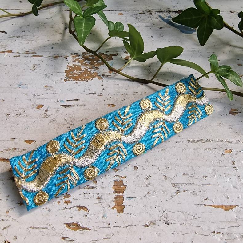 Turkis hrpynt med 10 cm spnde No. 44