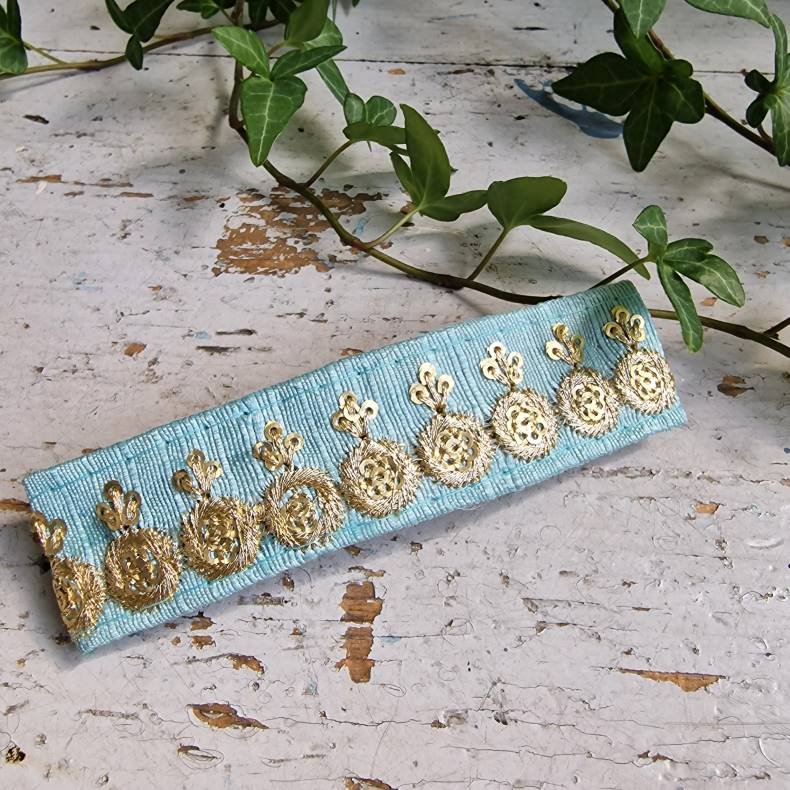 Lysebl hrpynt med 10 cm spnde No.37