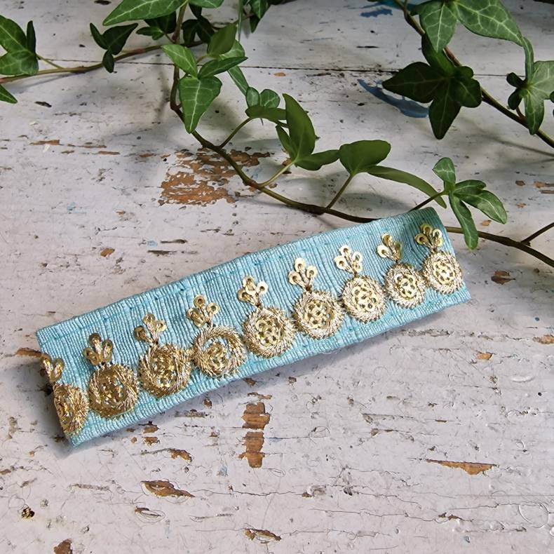 Lysebl hrpynt med 10 cm spnde No.37