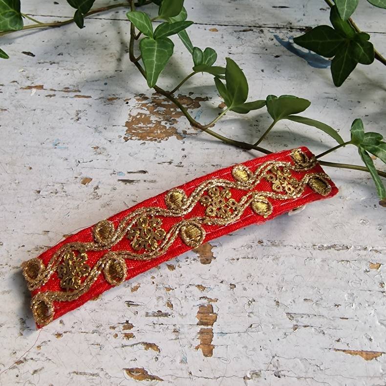 Rdt hrpynt med 10 cm spnde No.22