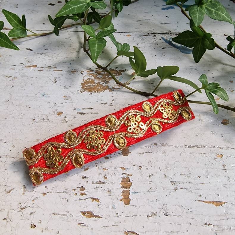 Rdt hrpynt med 10 cm spnde No.22