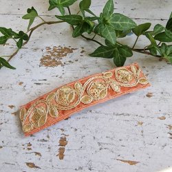 Fersken/rosa hrpynt med 10 cm spnde No.27