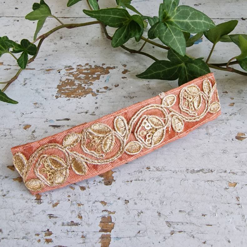 Fersken/rosa hrpynt med 10 cm spnde No.27