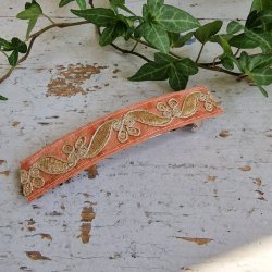 Fersken/rosa hrpynt med 10 cm spnde No.28