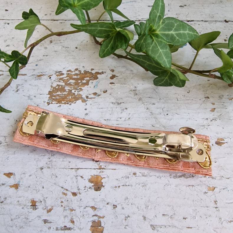 Fersken/rosa hrpynt med 10 cm spnde No.29