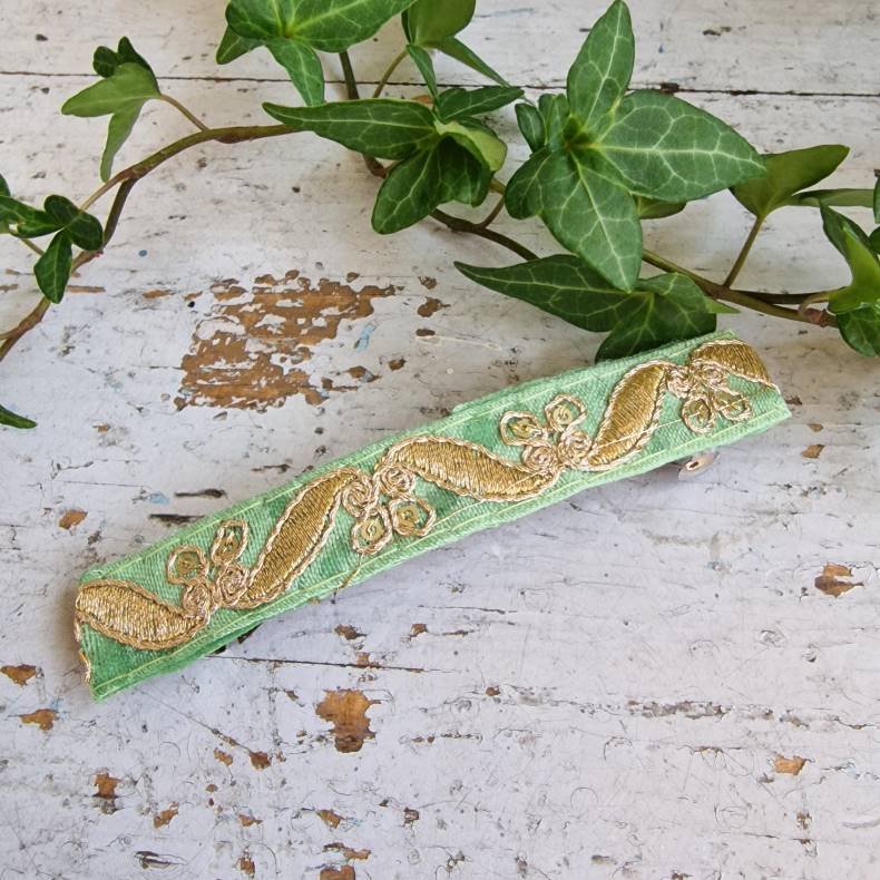 Lys Grn hrpynt med 10 cm spnde No.57