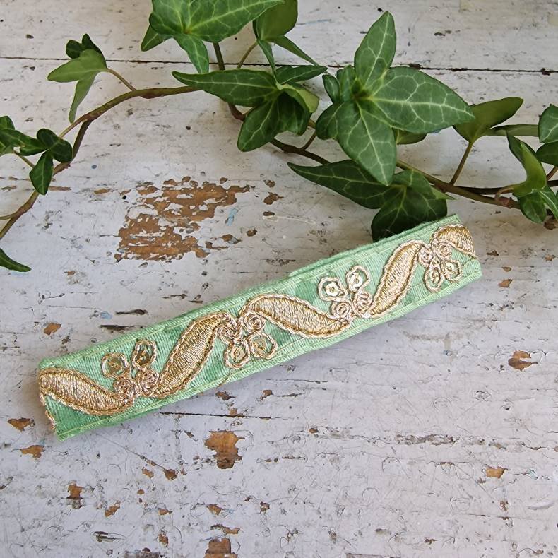 Lys Grn hrpynt med 10 cm spnde No.57