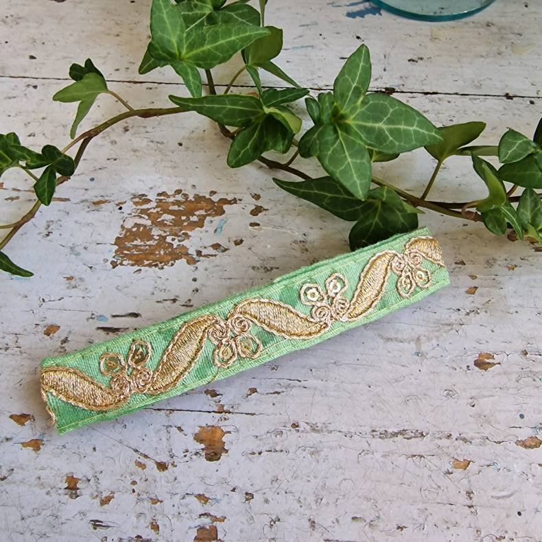 Lys Grn hrpynt med 10 cm spnde No.57