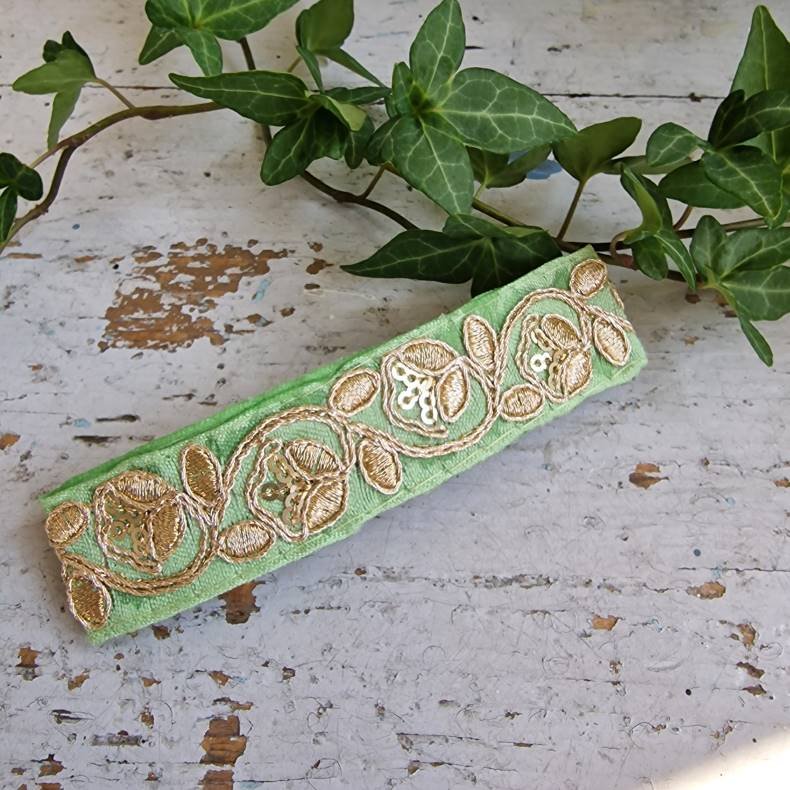 Lys Grn hrpynt med 10 cm spnde No.58