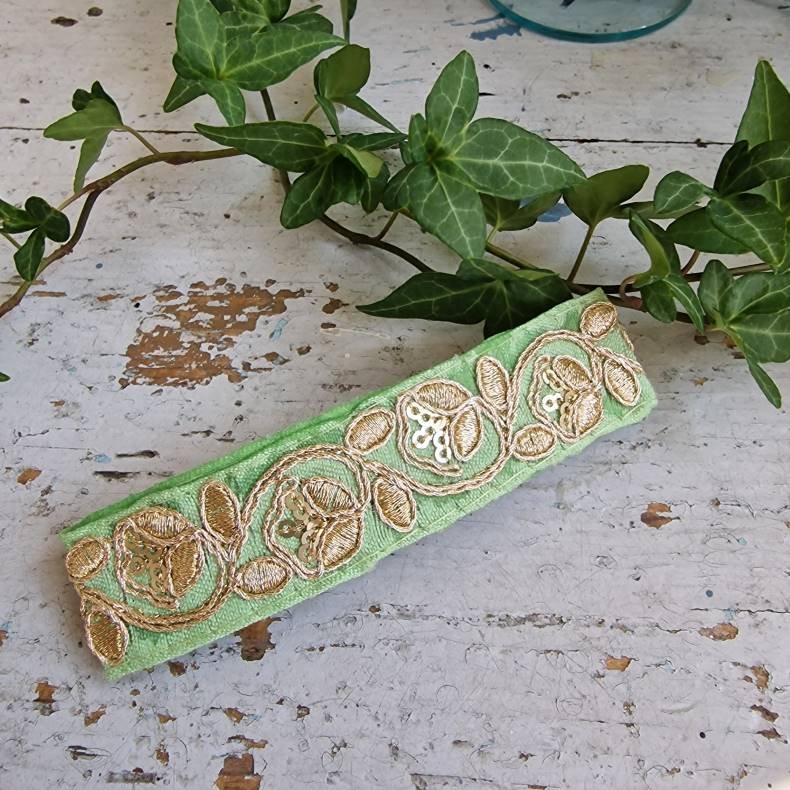 Lys Grn hrpynt med 10 cm spnde No.58