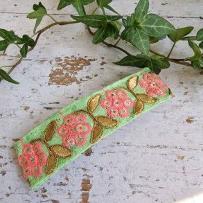 Lys Grn hrpynt med 10 cm spnde No.59