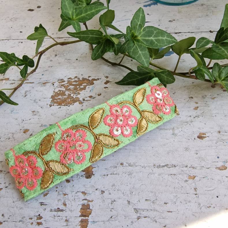 Lys Grn hrpynt med 10 cm spnde No.59