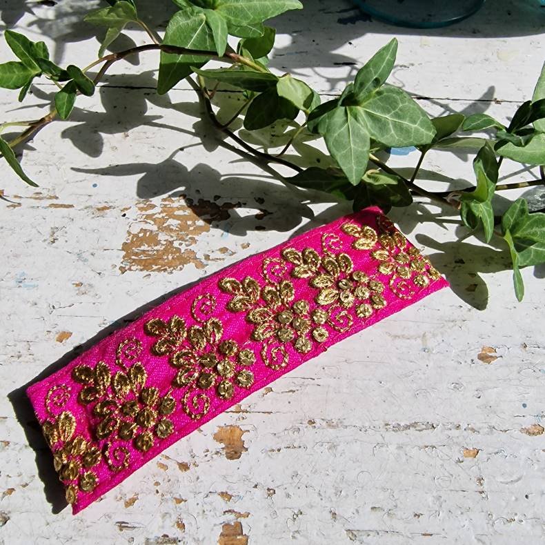 Pink hrpynt med 10 cm spnde No.20