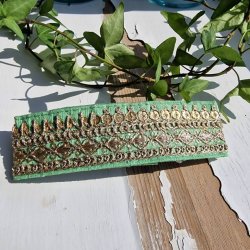 Lysegrn hrpynt med 10 cm spnde No.61