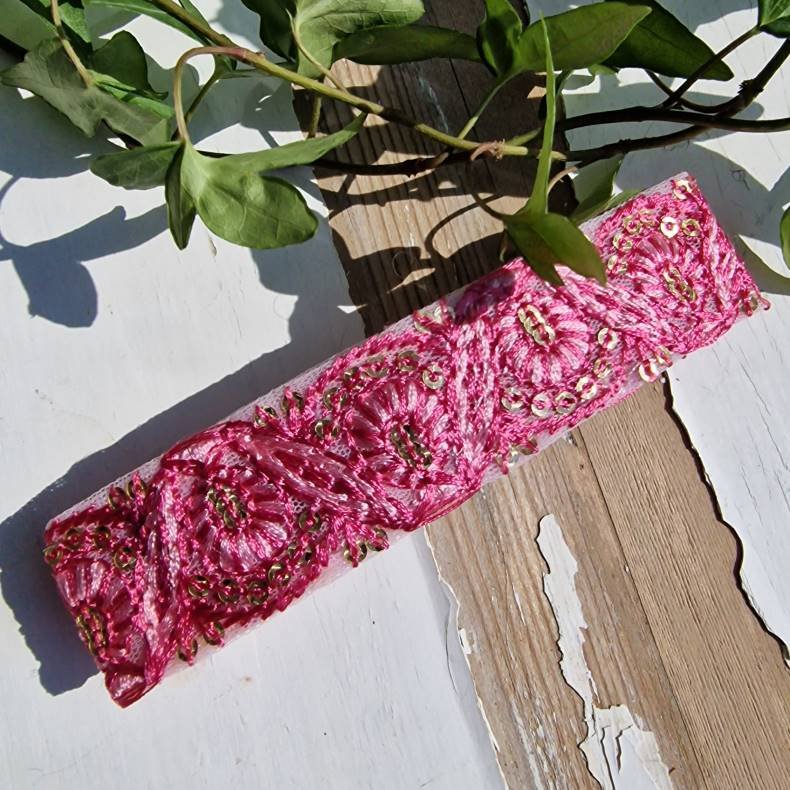 Pink broderet hrpynt med 10 cm spnde No.21