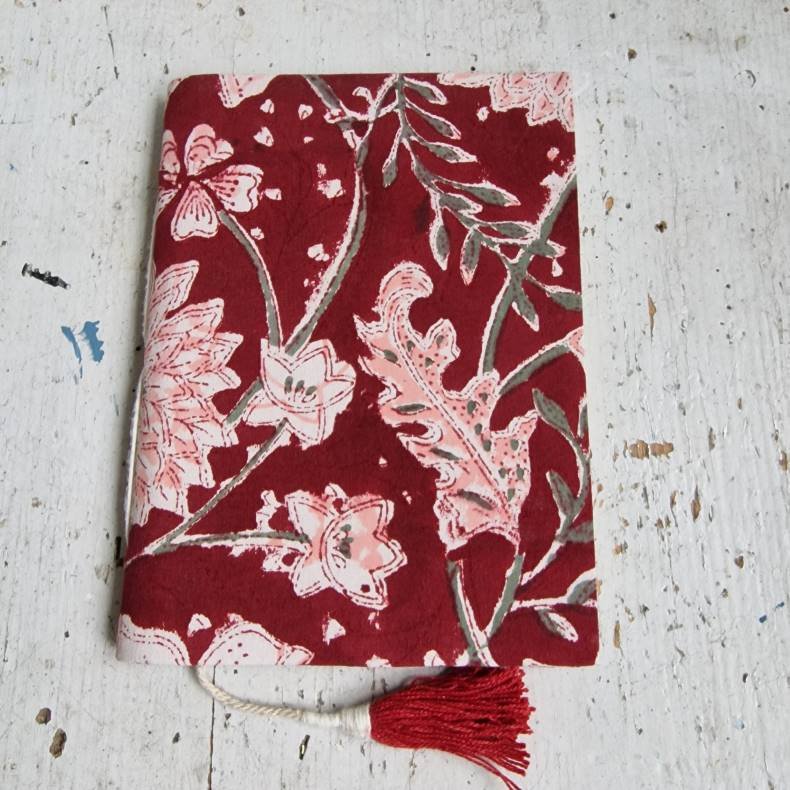 Bloktrykt bog rde farver