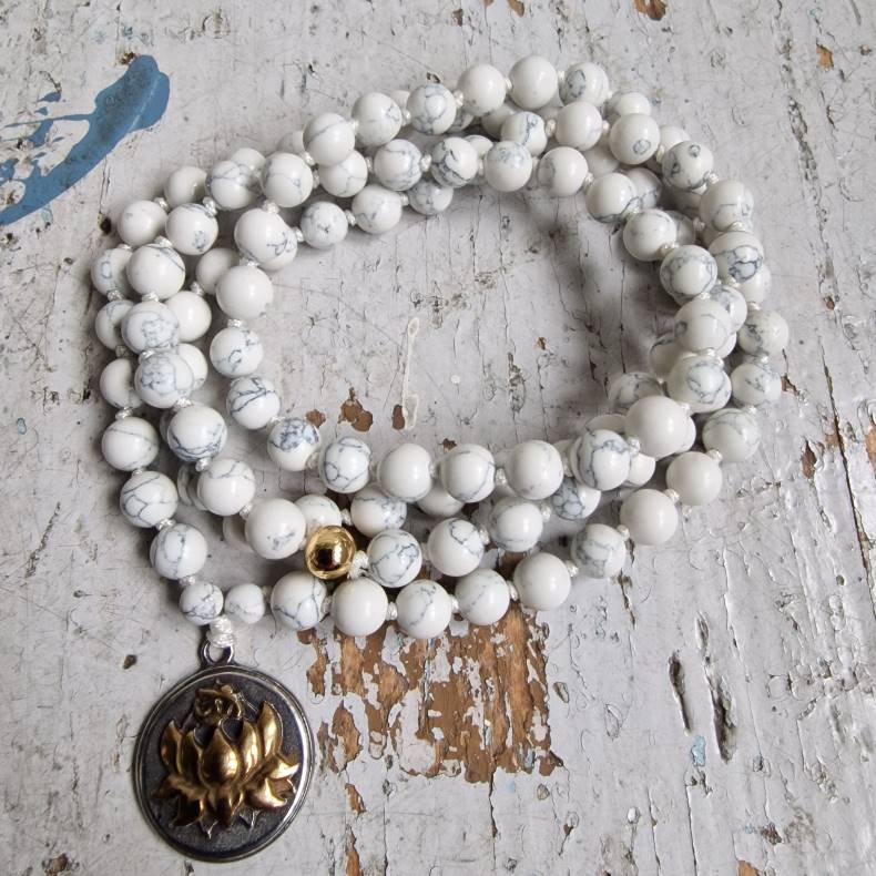 Howlite lotus mixcolor luksus bohene mala