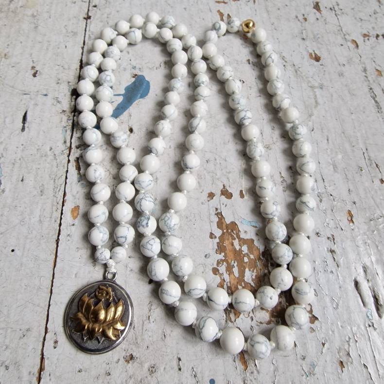 Howlite lotus mixcolor luksus bohene mala