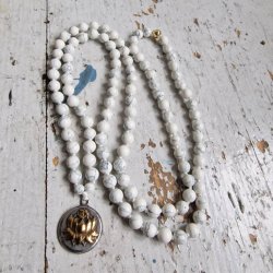 Howlite lotus mixcolor luksus bohene mala