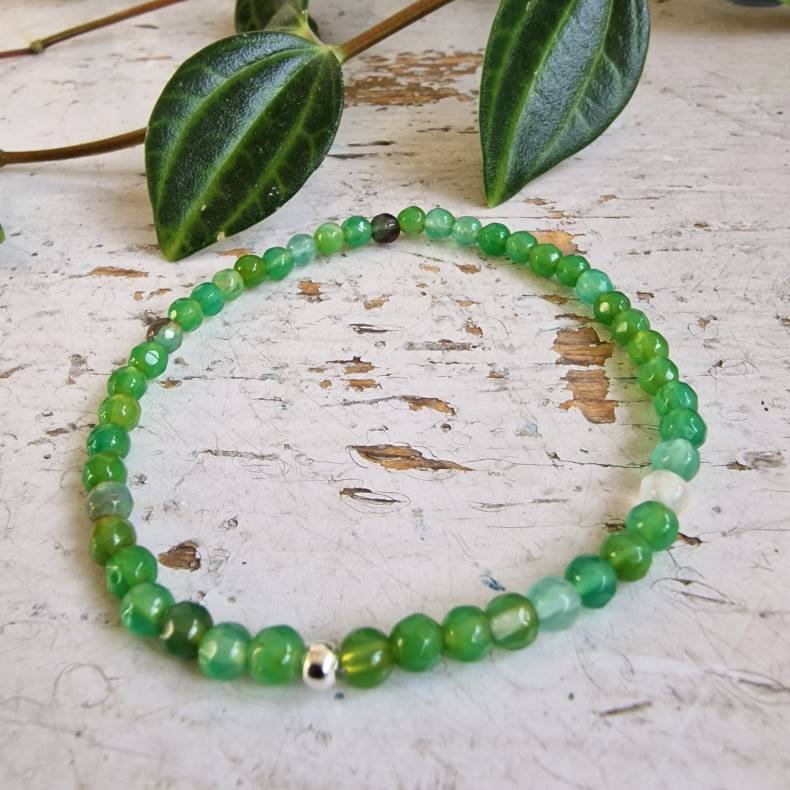 Pari armbnd grn agate facet 4 mm