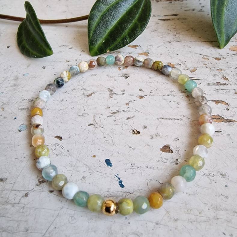 Pari armbnd multi farvet facet 4 mm