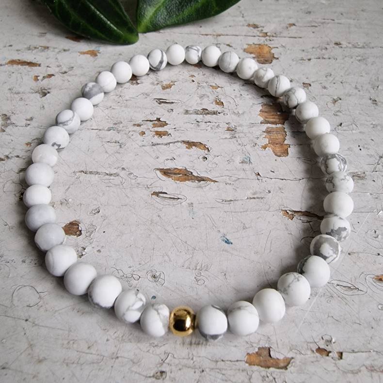 Pari armbnd howlite mat 4 mm